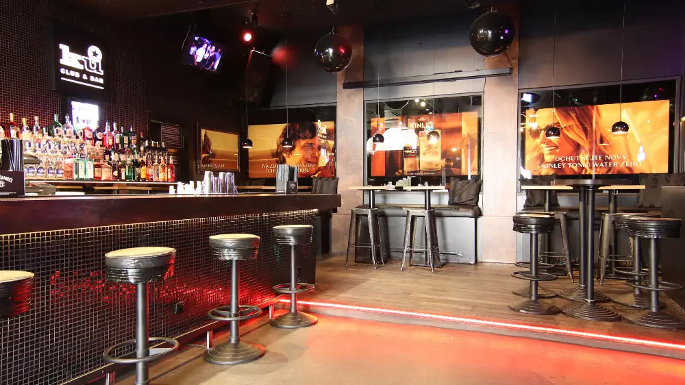 KU CLUB&BAR — digitální stěna z velkoformátových displejů